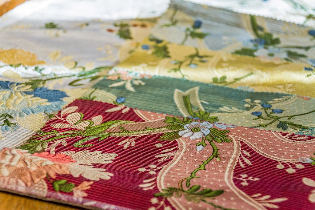 Tissus aux couleurs et motifs variés