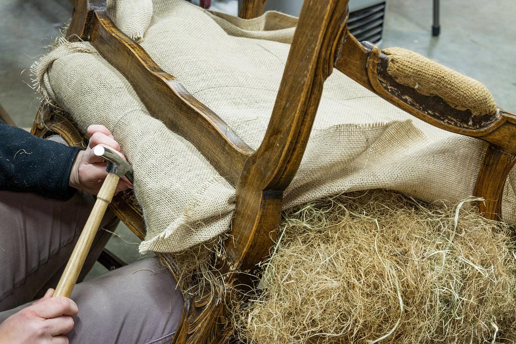 Création artisanale de fauteuil club