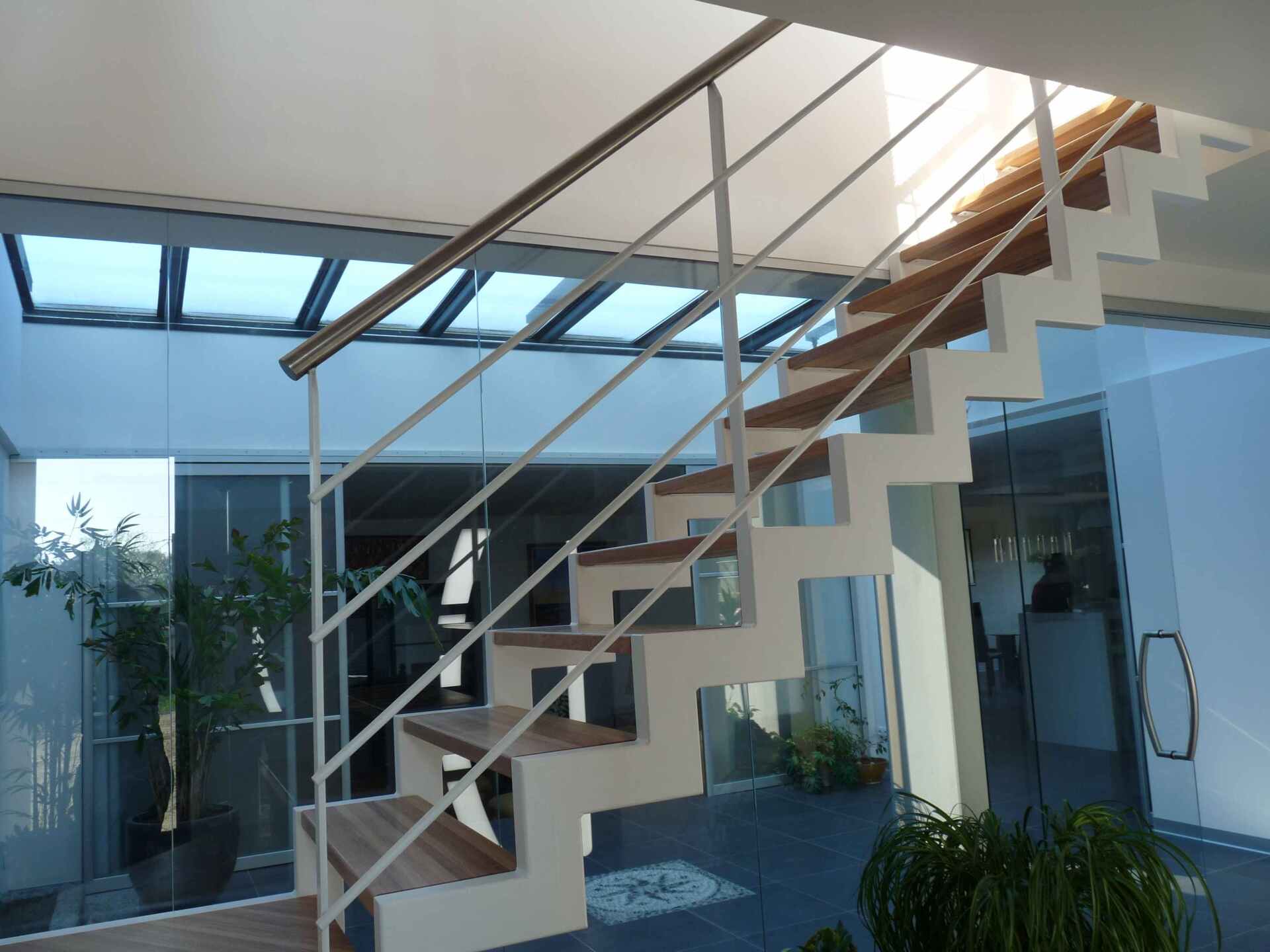 Escaliers à deux limons sans contremarches