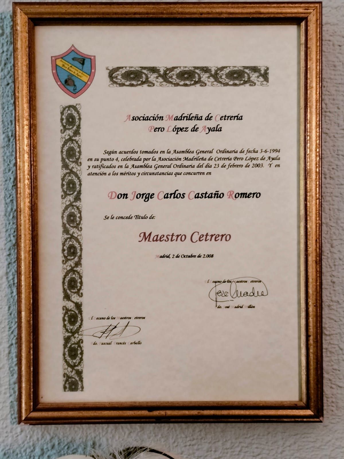 Un certificado enmarcado que dice maestro cerrero.