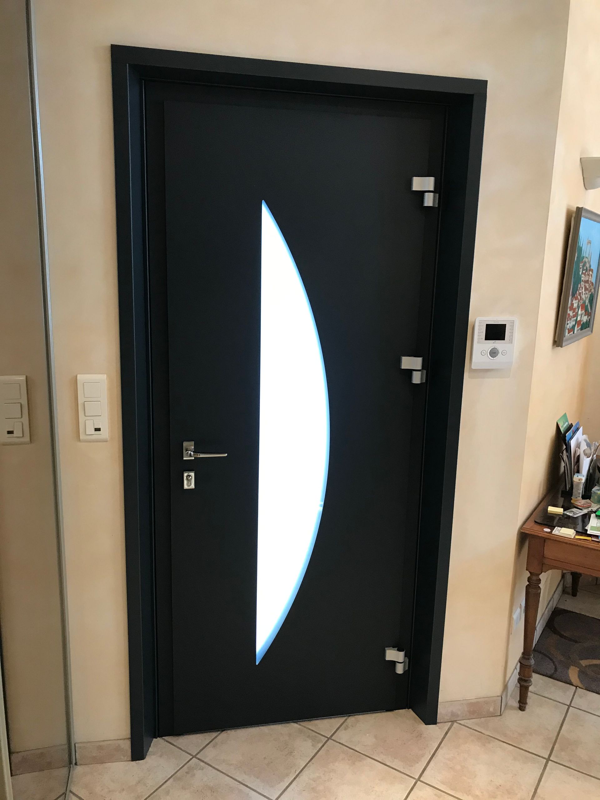 Porte d'entrée neuve vue de l'intérieur
