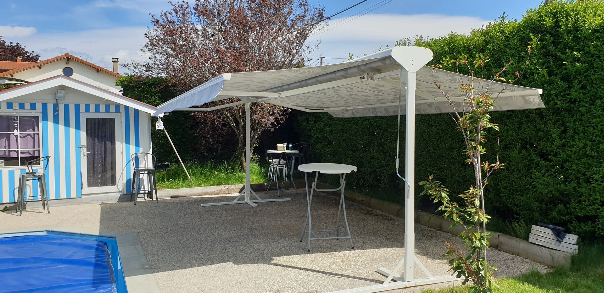 Double store banne déployé