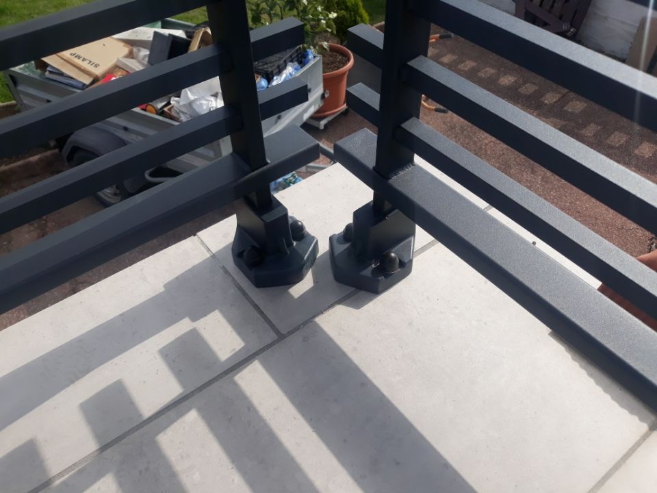 Angle de garde-corps en aluminium