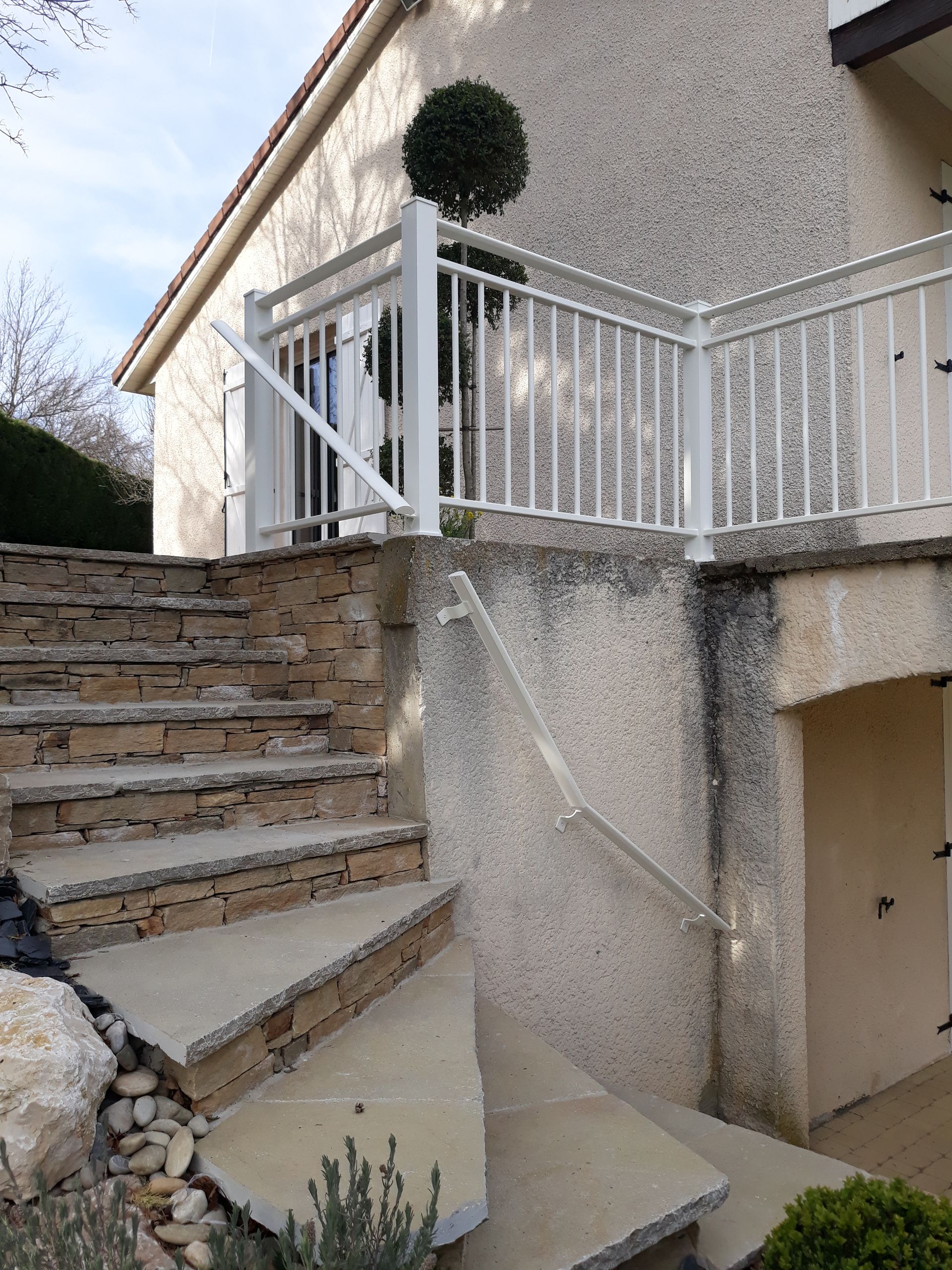 Garde-corps sur terrasse en pierre 