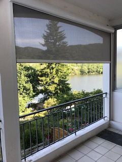 Store de fenêtre gris