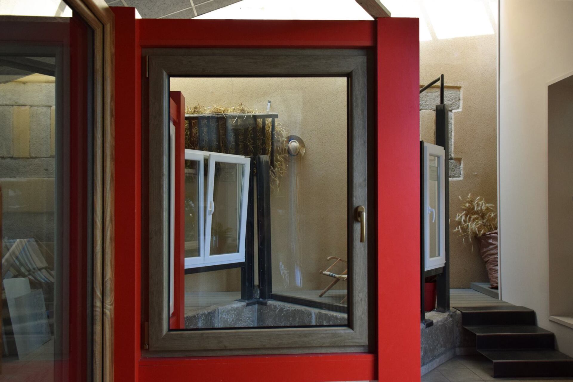 Des fenêtres dans un showroom