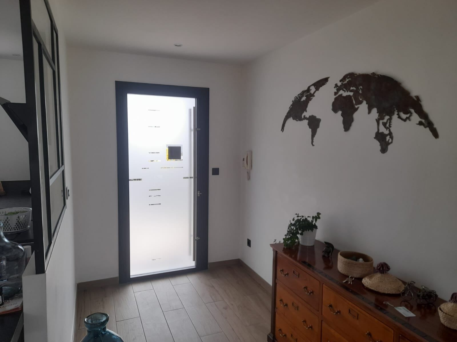 Porte complètement vitrée fermée