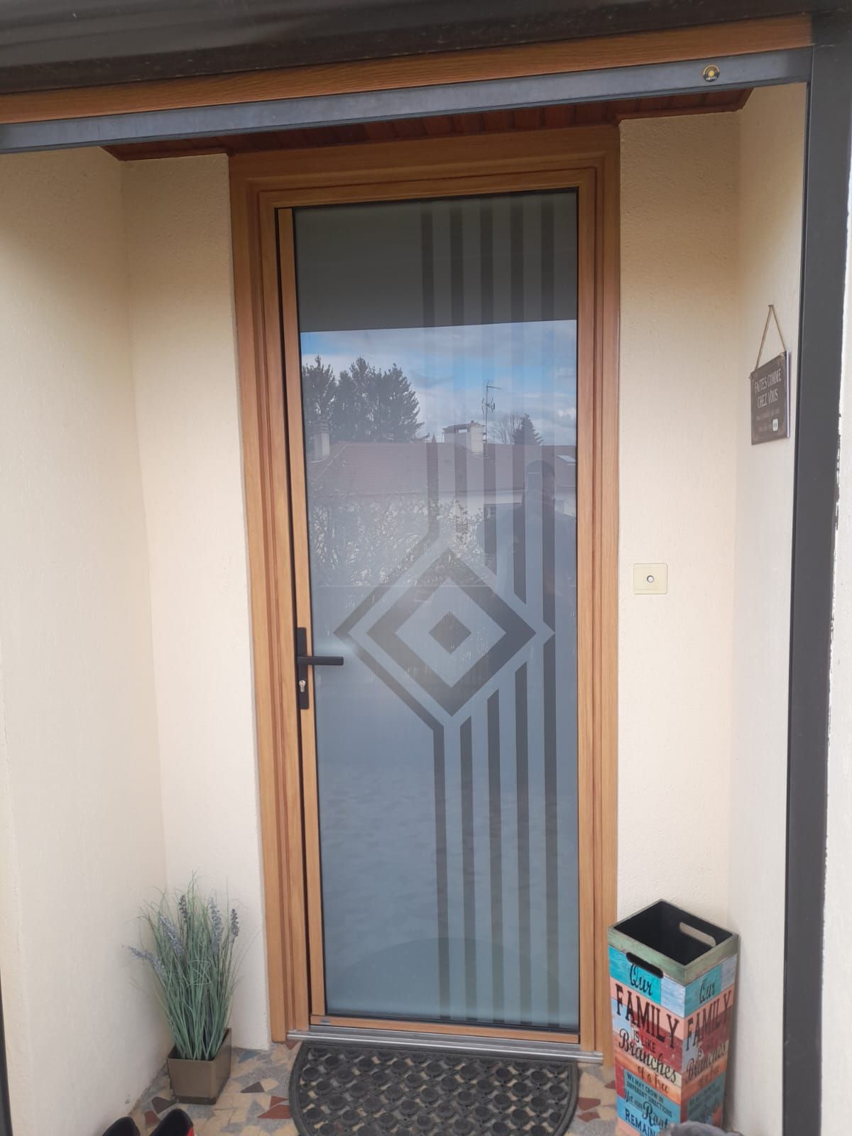 Montage avant/après d'une porte d'entrée 