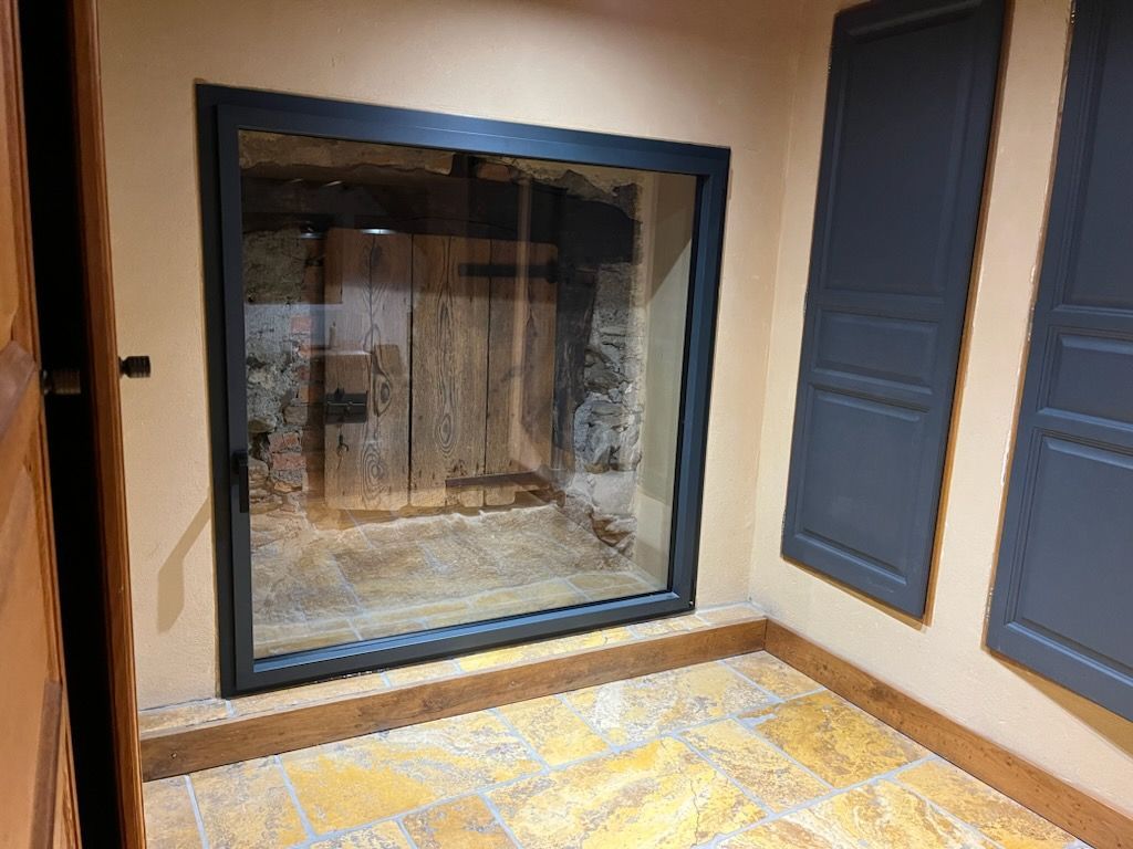 Grande fenêtre carrée anthracite