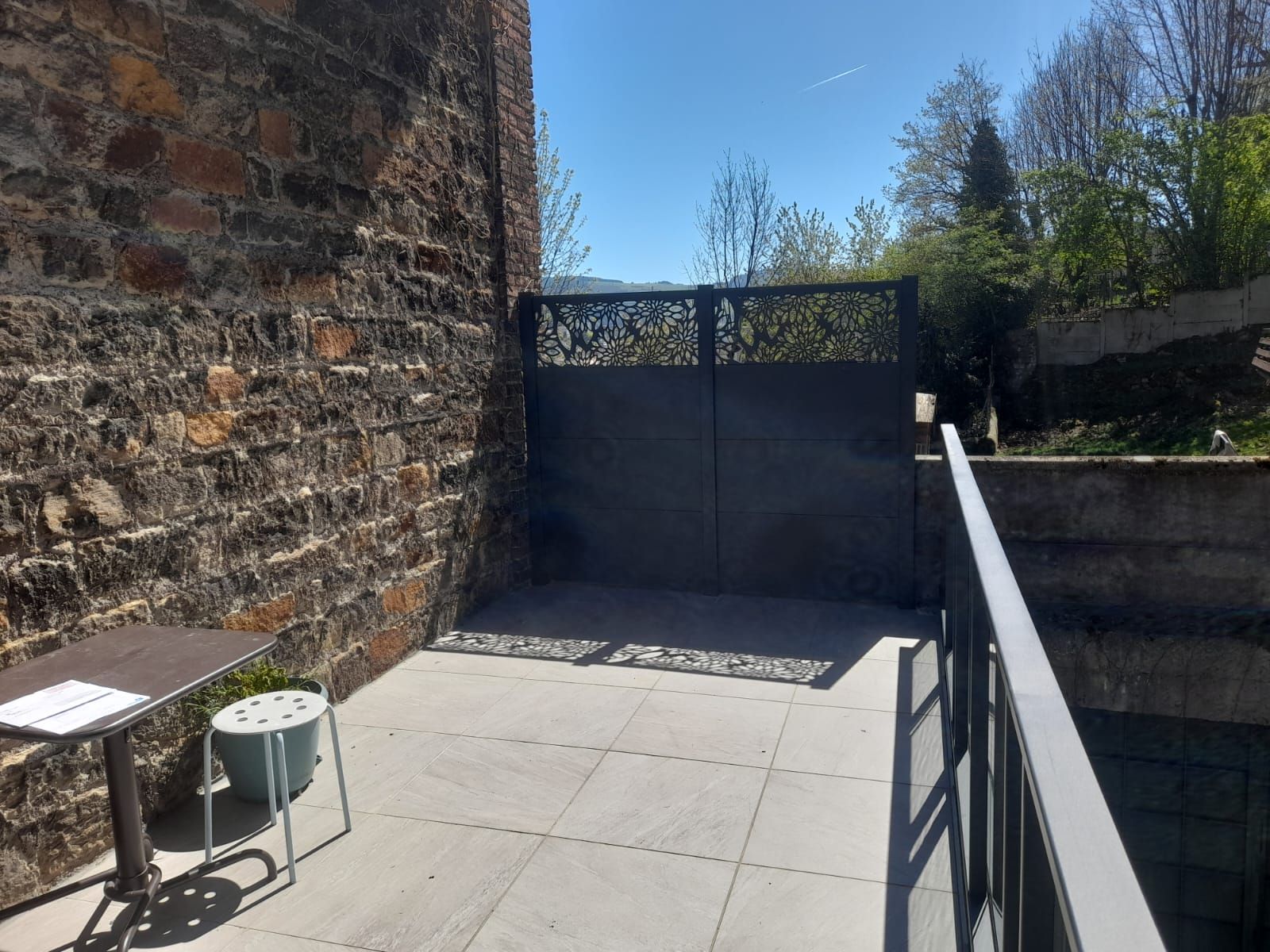 Portail battant gris