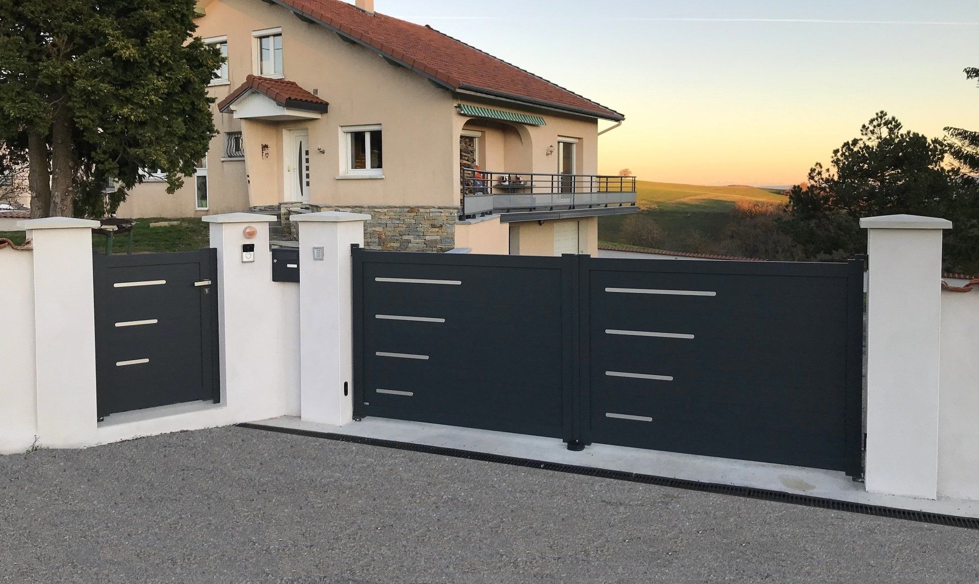 Portail PVC anthracite