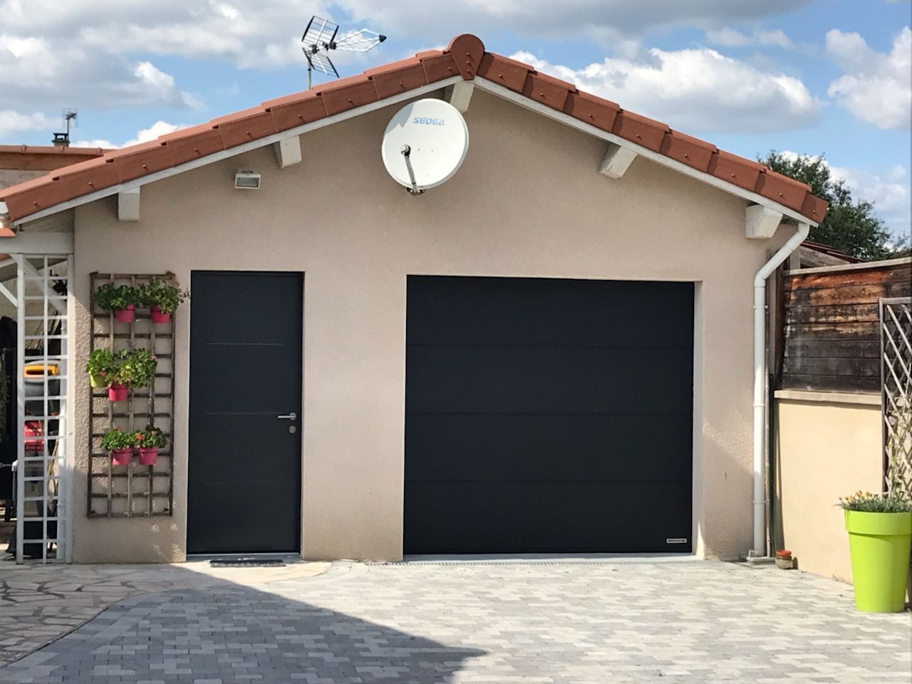 Porte de garage noire
