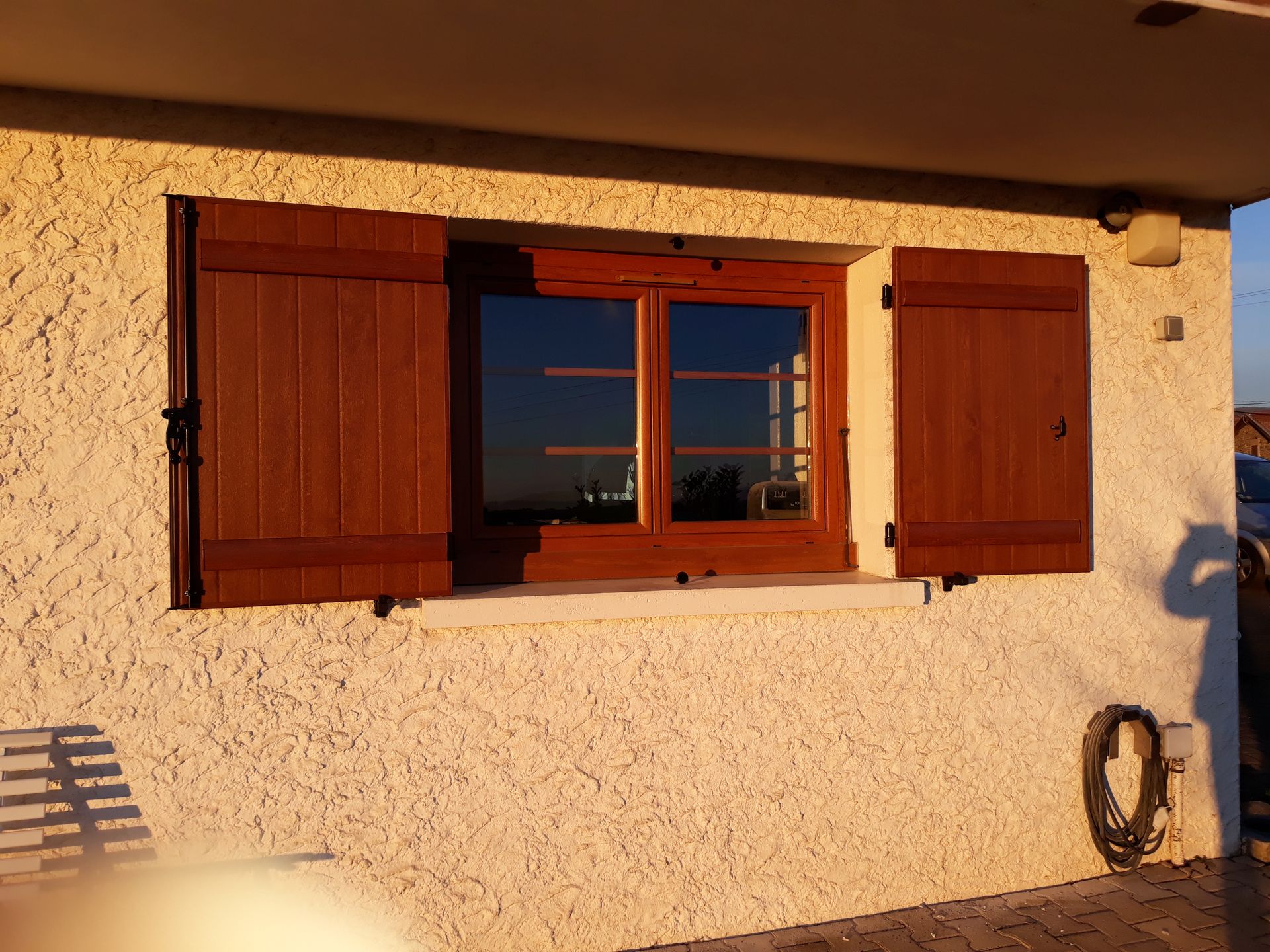 Volets en bois ouverts