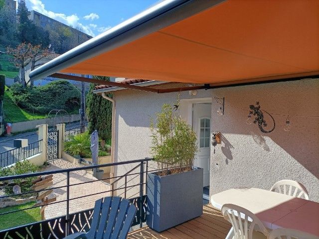 Store en train de se déplier