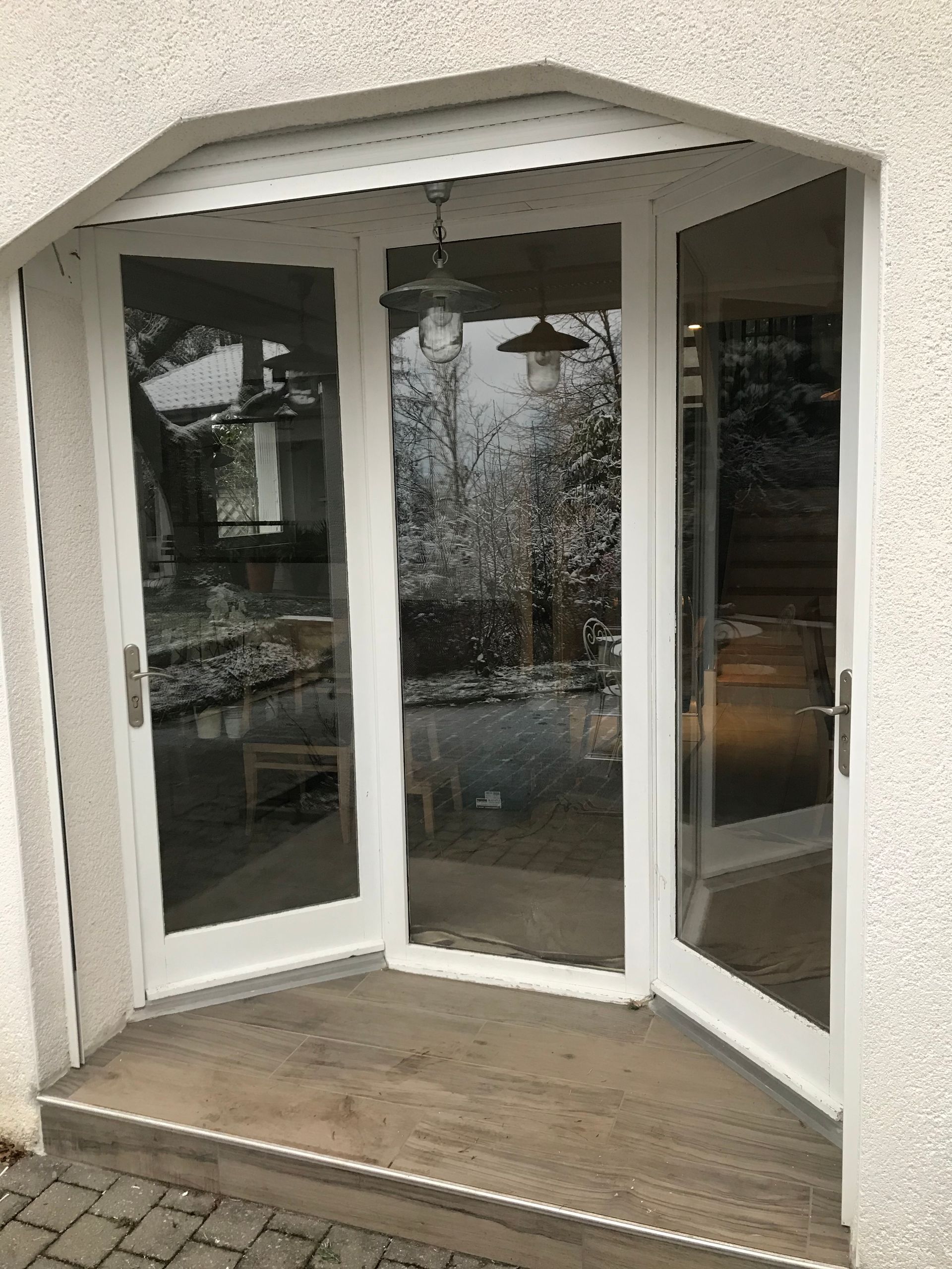 Fenêtre trois pans vus de l'extérieur