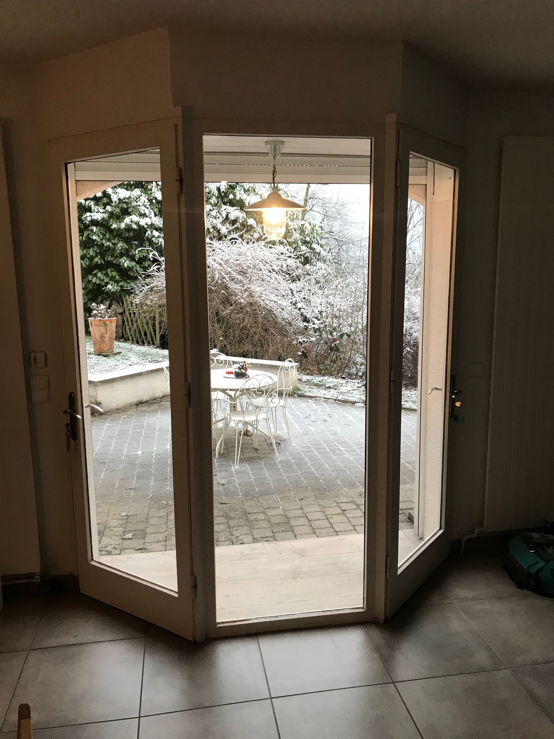 Fenêtre trois pans vue de l'intérieur