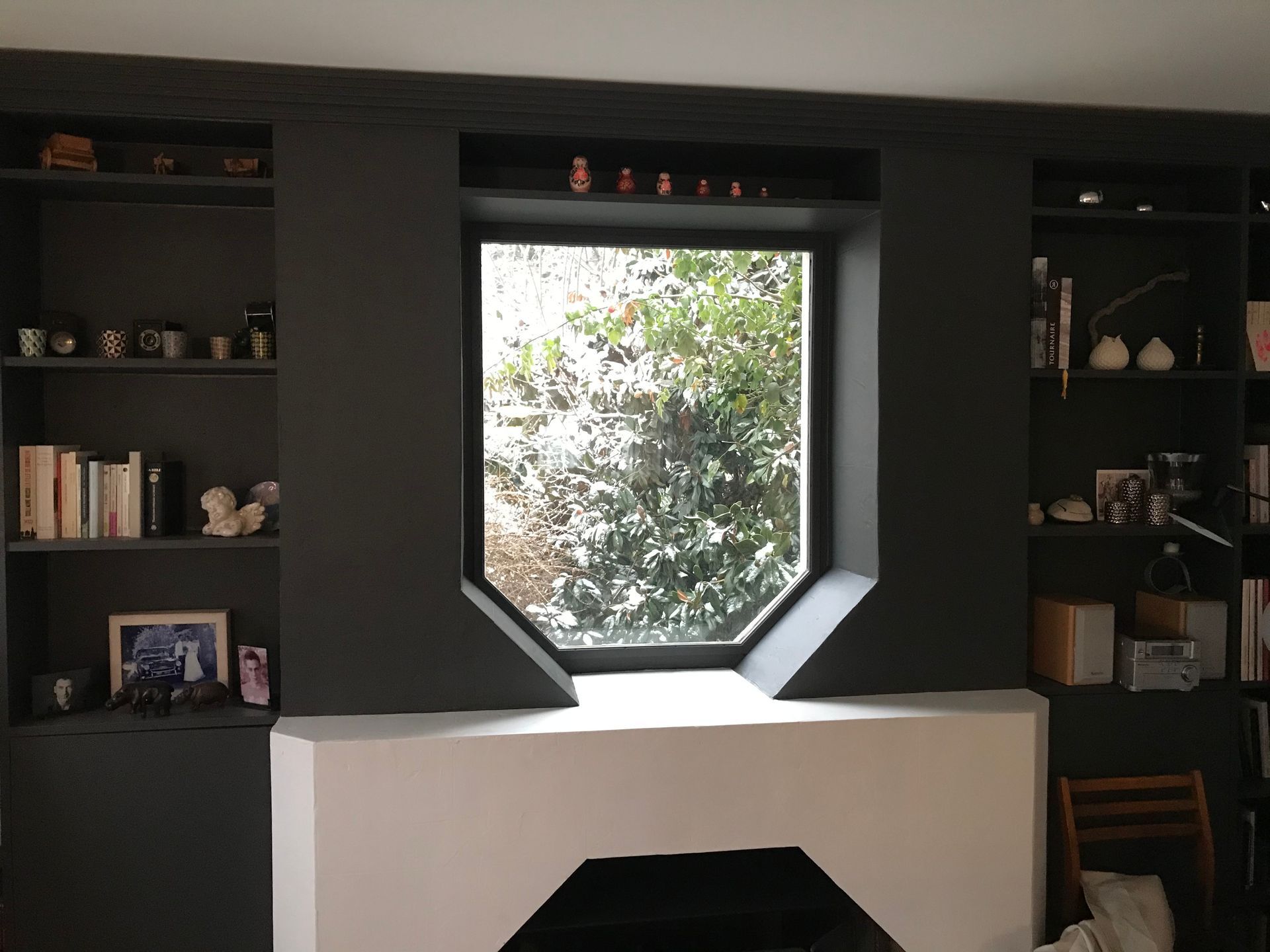 Fenêtre géométrique noire