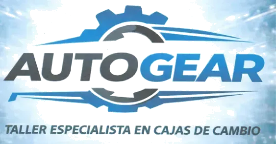 Logotipo de AutoGear, un taller de reparaci&oacute;n de transmisiones, que presenta un gr&aacute;fico de engranajes estilizados en azul y gris sobre un fondo brillante.