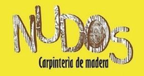 Un cartel amarillo que dice 'nudos carpinteria de madera'