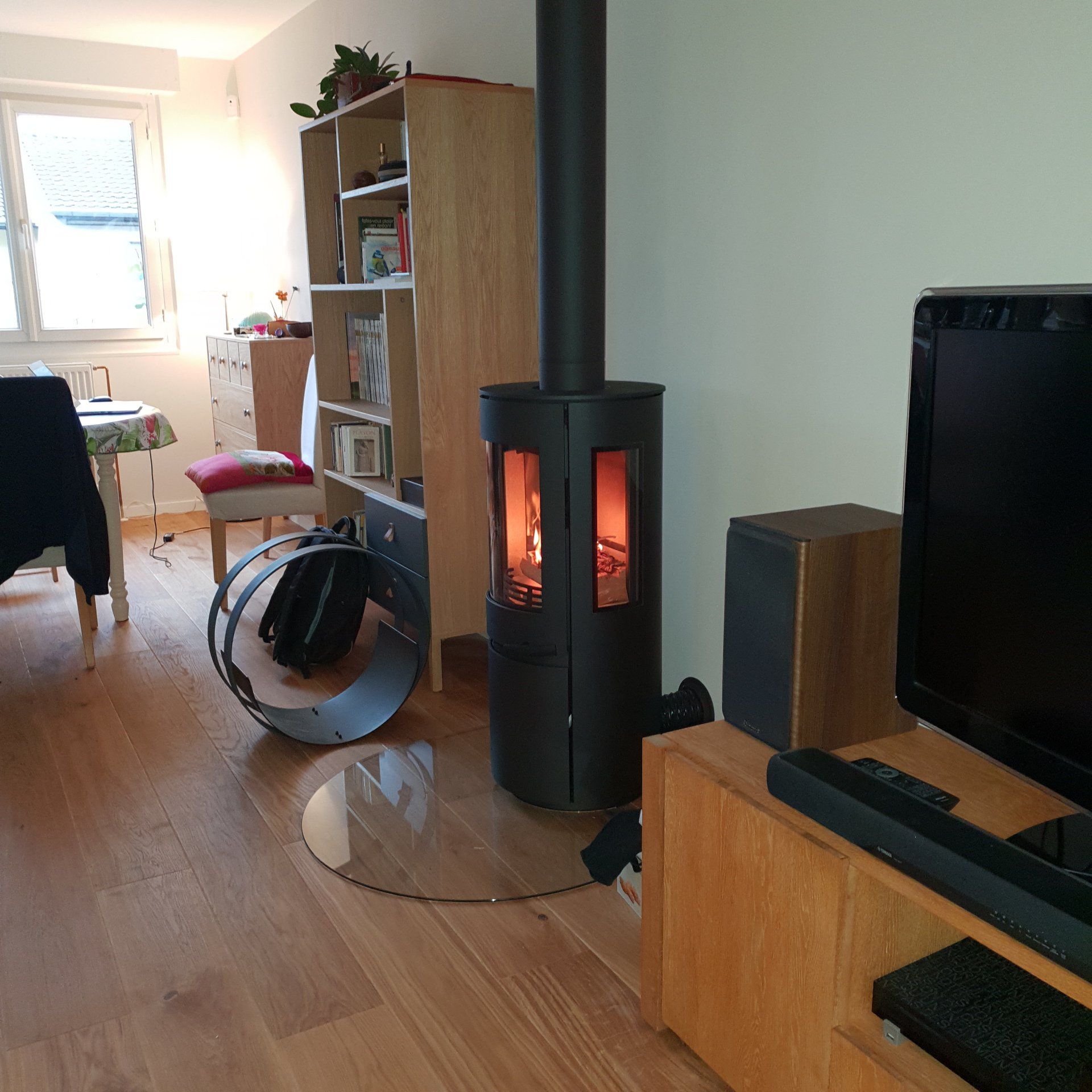 Poêle à granulés de forme ronde