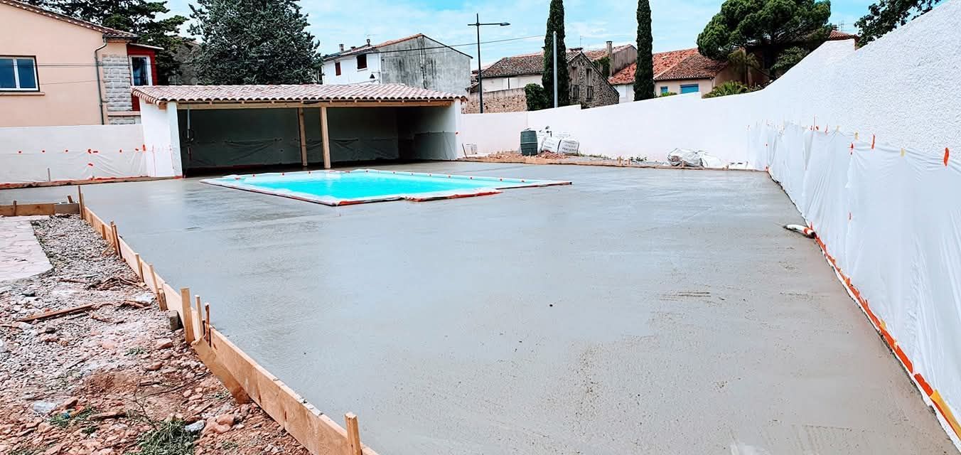 Etendu de béton en train de sécher