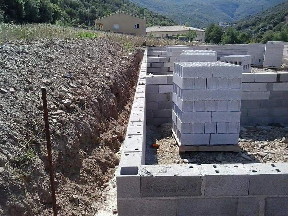 Maçonnerie de soubassement