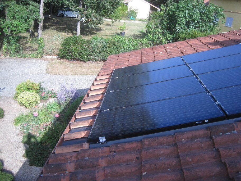 Panneaux solaires sur toiture de particulier