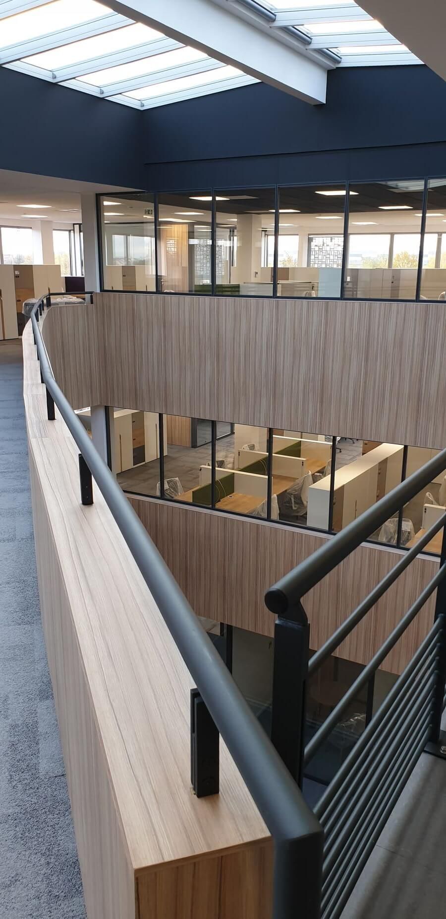 Vue de l'intérieur d'un bâtiment réalisé par l'entreprise CLOISONPLAF