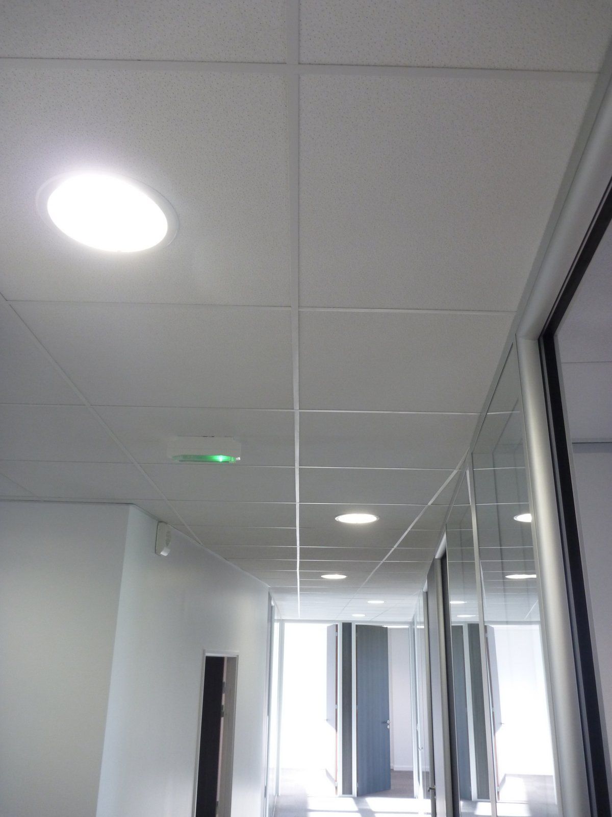 Faux plafond d'un couloir