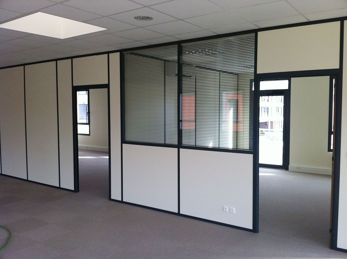 Cloisons séparatives de bureaux