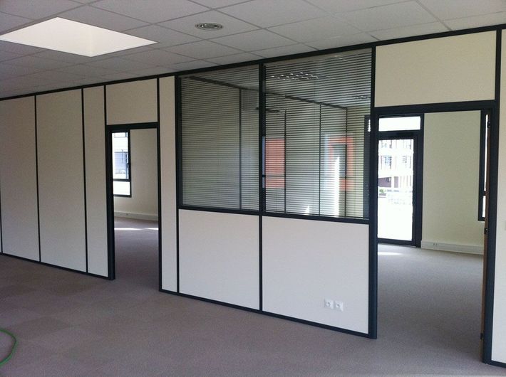 Cloisons séparatives de bureaux