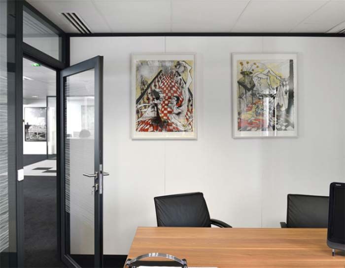 Salle de bureau aménagée