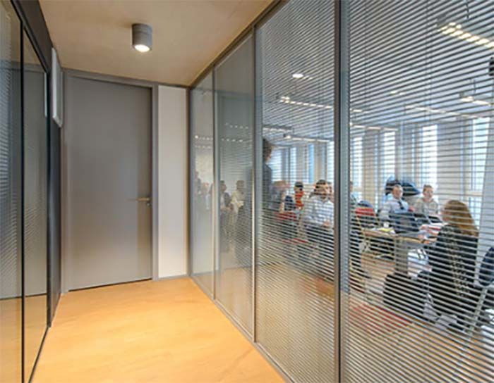 Cloison vitrée avec occultant