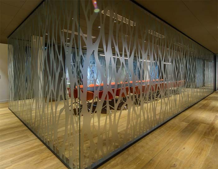 Cloison vitrée avec vinyle