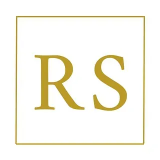 Letras doradas "RS" centradas dentro de un contorno cuadrado dorado sobre un fondo blanco.