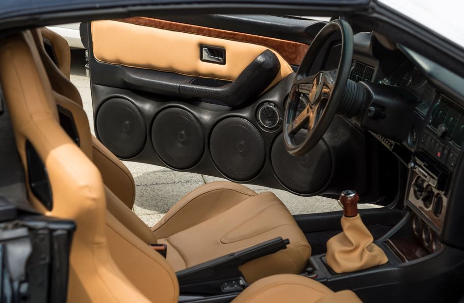 Interior de coche personalizado