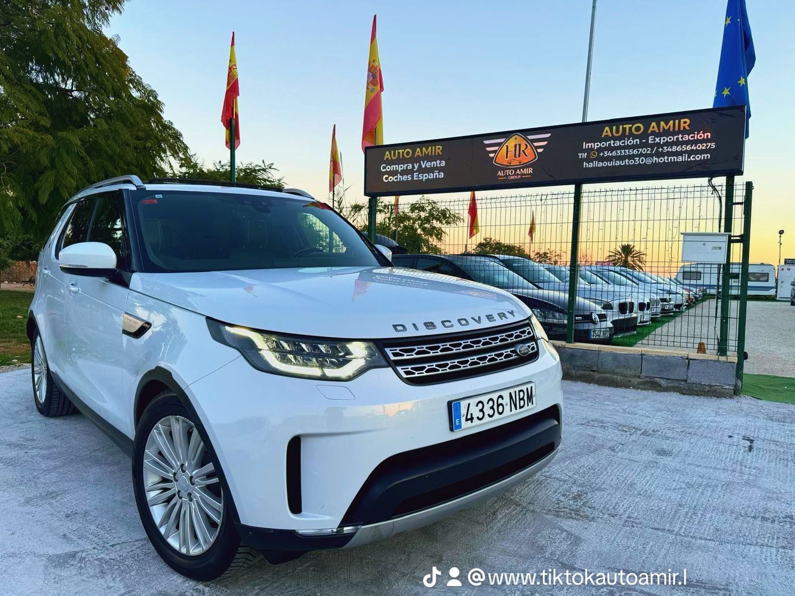 Un Land Rover Discovery blanco 