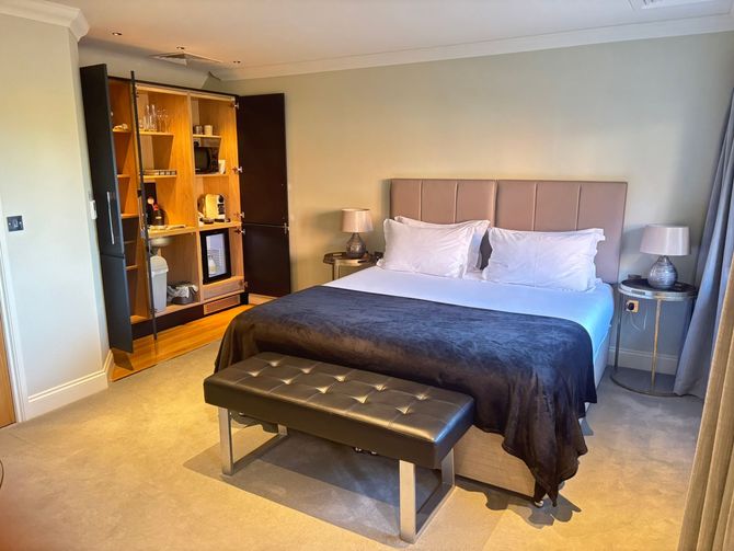 Image showing the room layout of Hillside Farm Apartments with the kitchenette cleverly concealed behind wardrobe doors