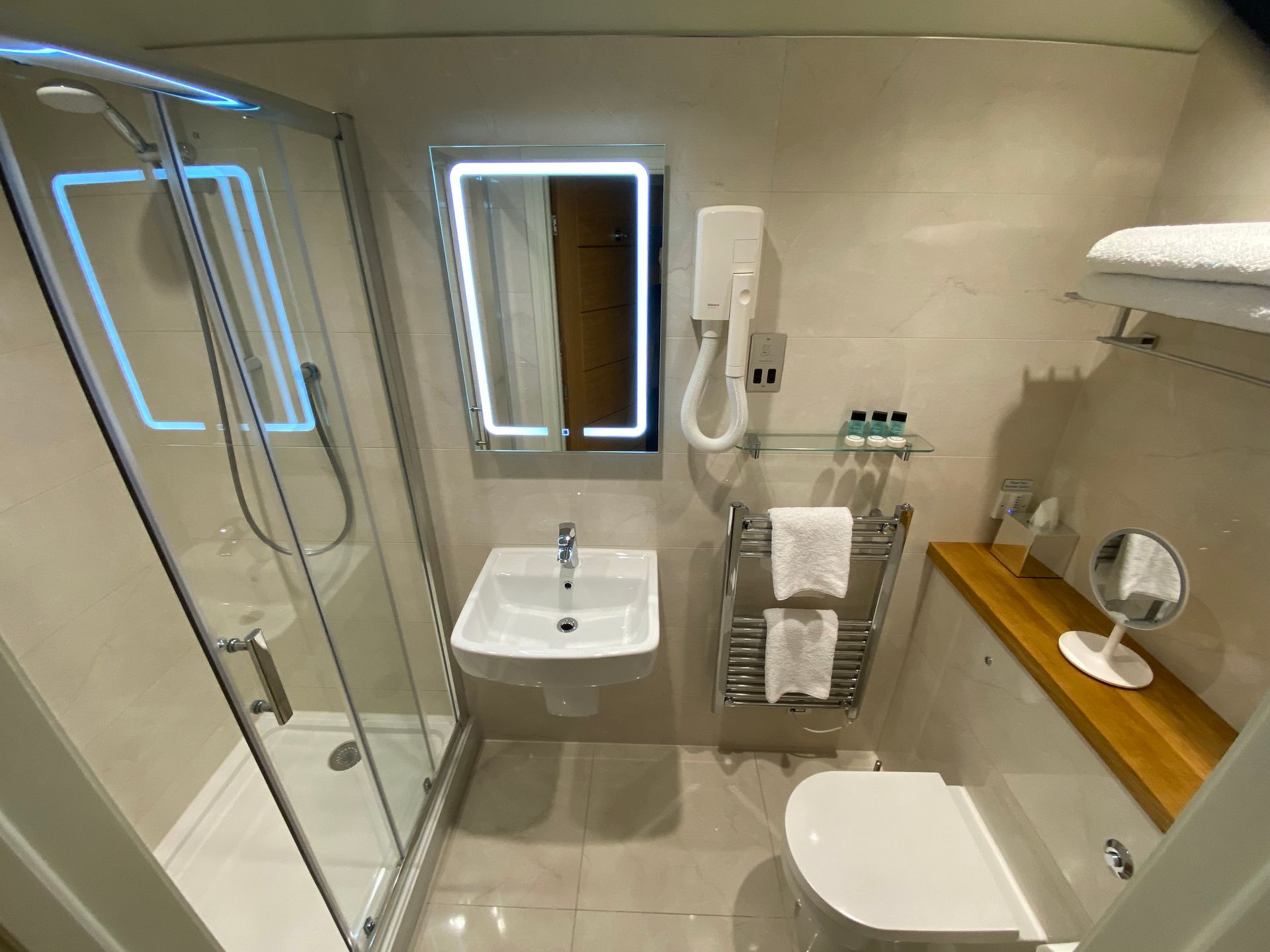 Image showing the shower room layout at Hillside Farm Apartments