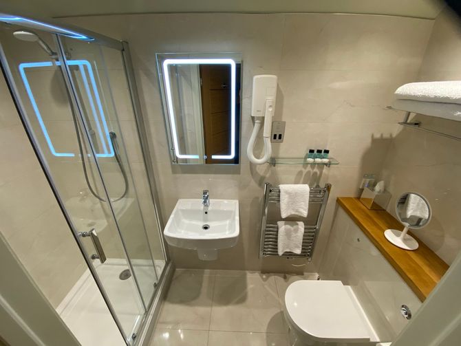 Image showing the shower room layout at Hillside Farm Apartments