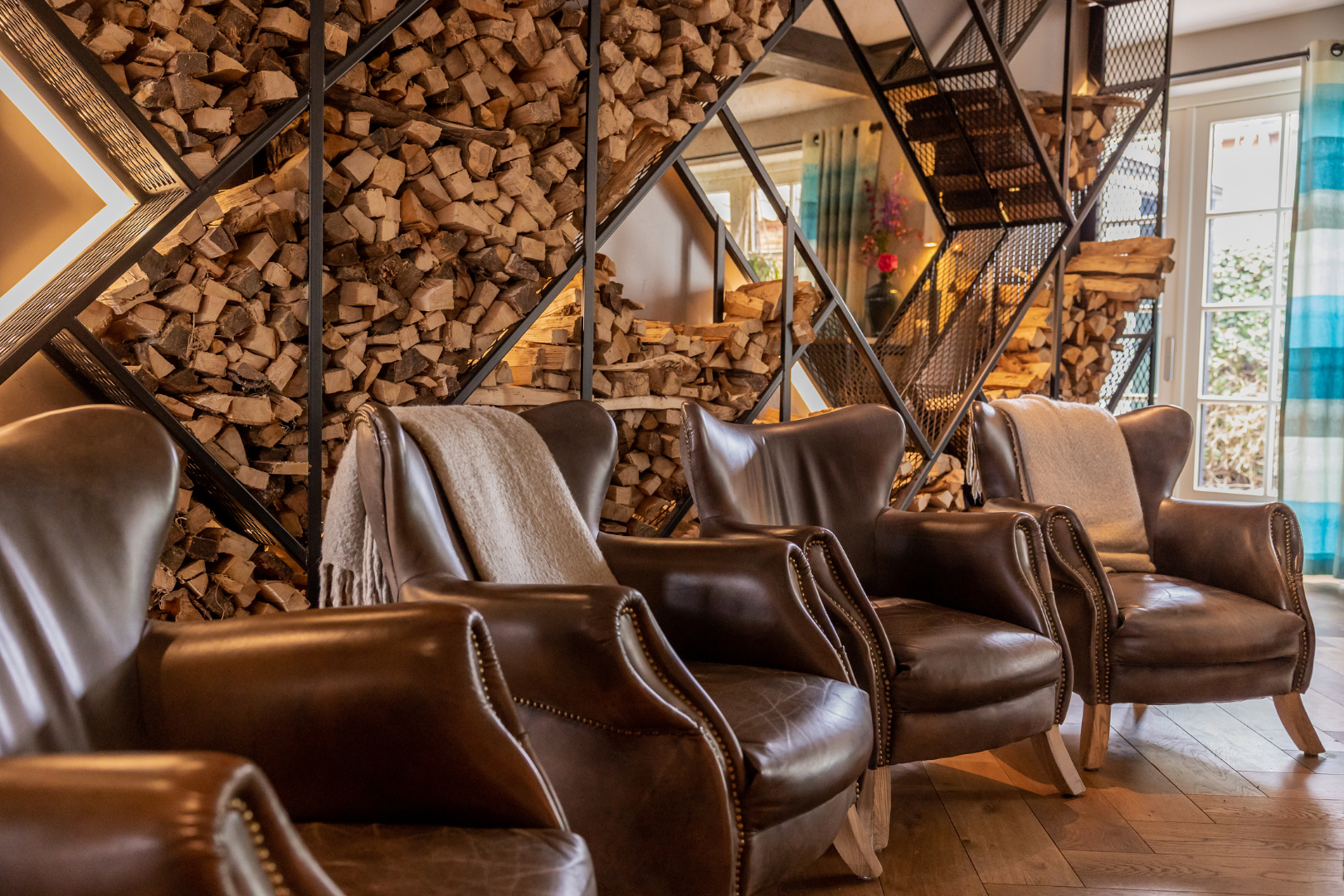 Stoelen aan de openhaard