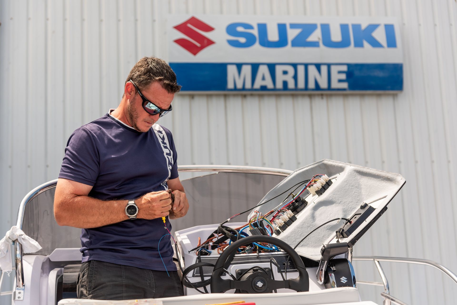 Réparation de tableau de bord d'un bateau