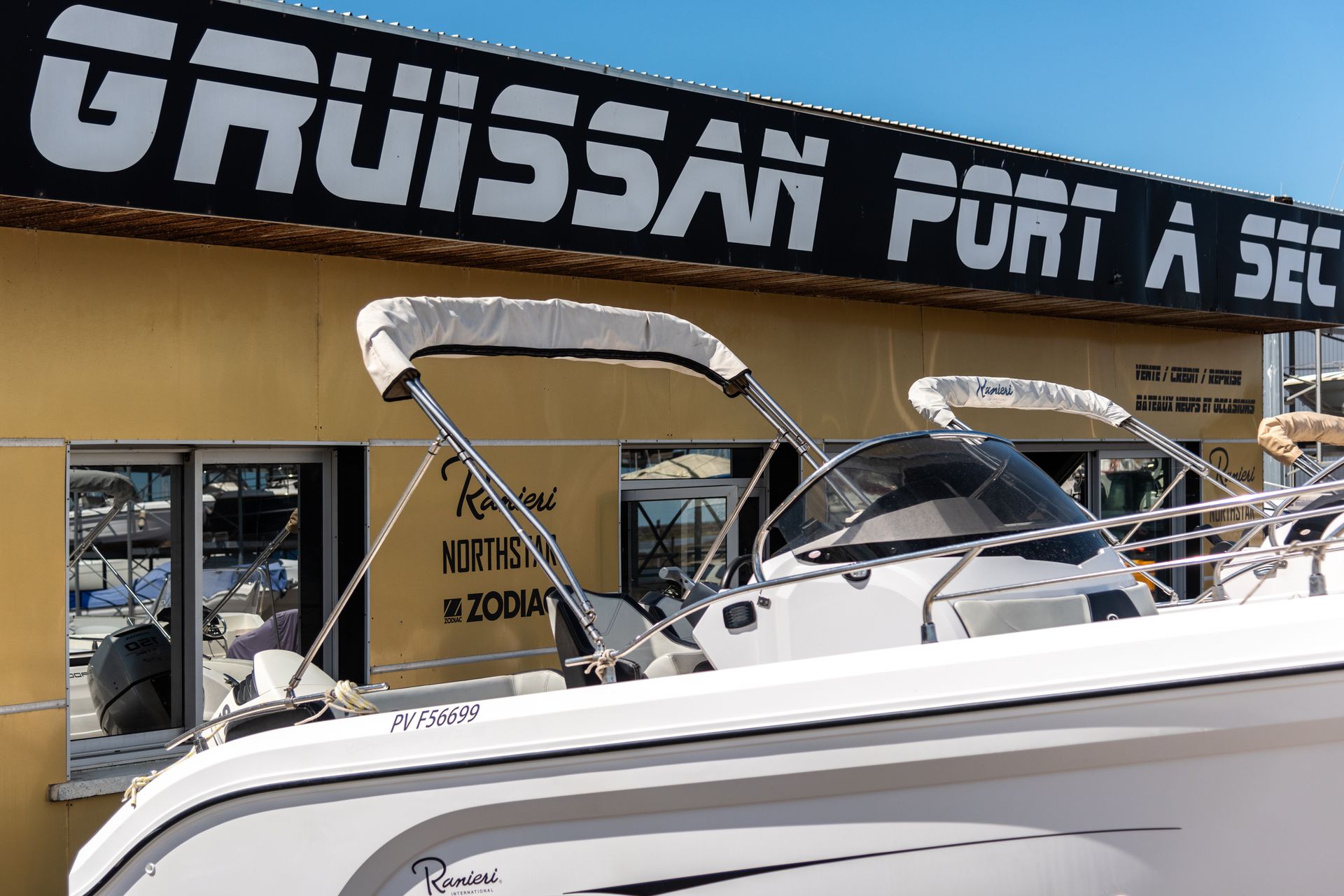 façade de la boutique de Gruissan port à sec