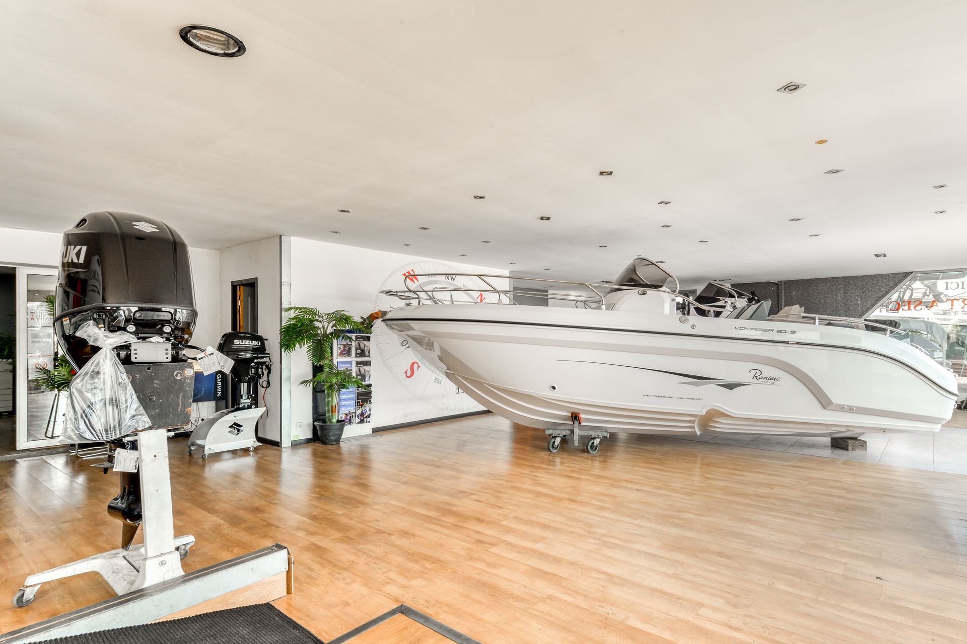 Bateau à l'intérieur de la boutique