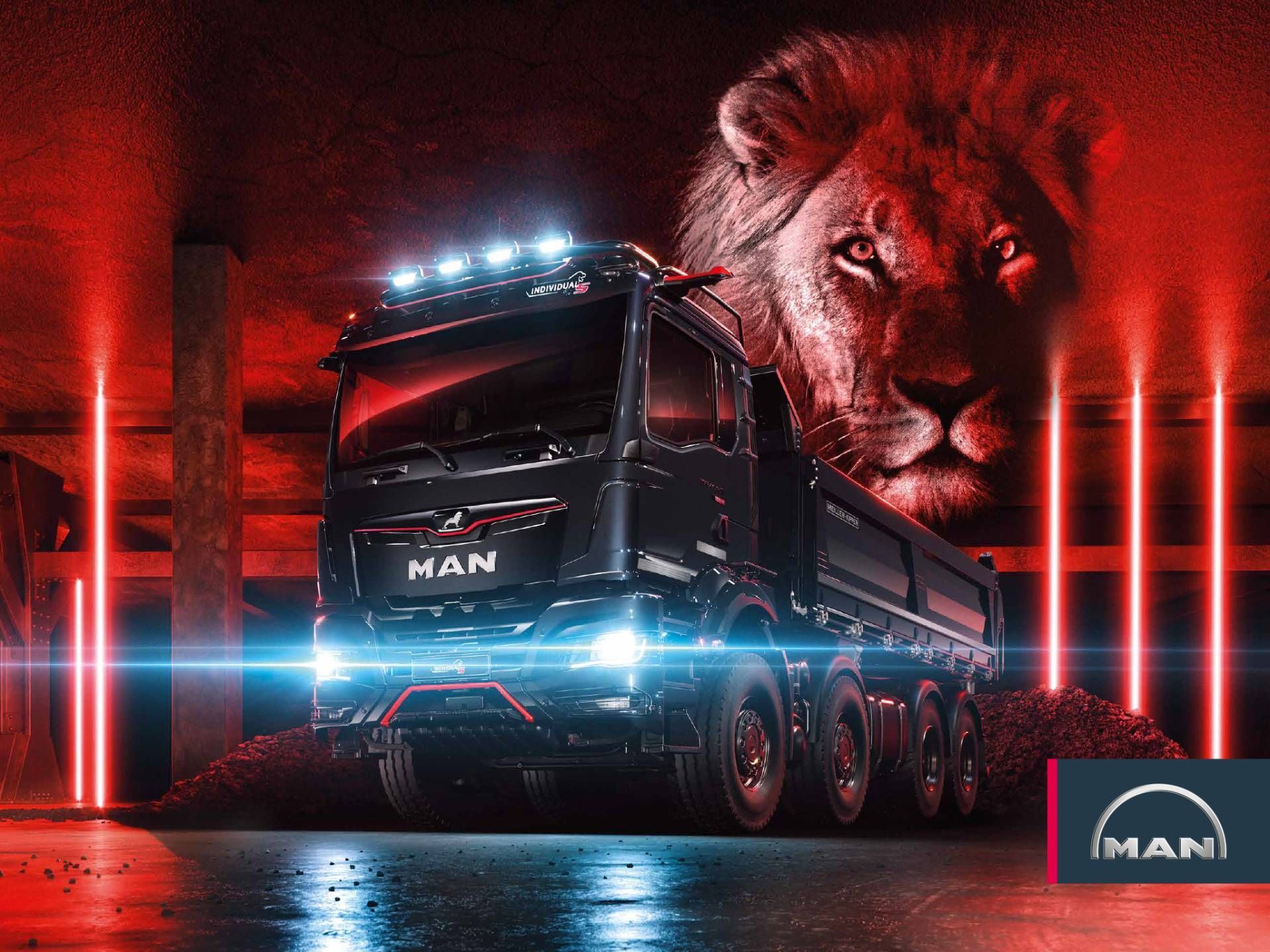 Lkw von MAN mit Licht an