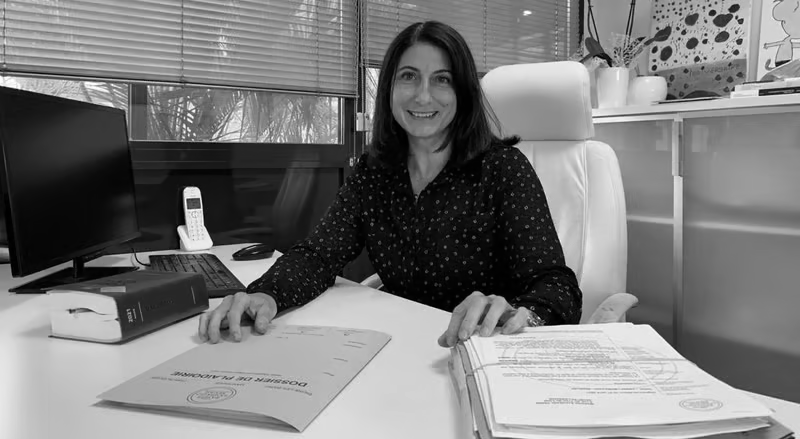 Corinne Santiago à son bureau