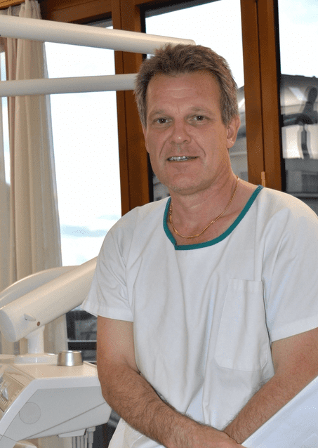 Docteur Peter MÖLLER - Cabinet médicaux dentaire Places St- François