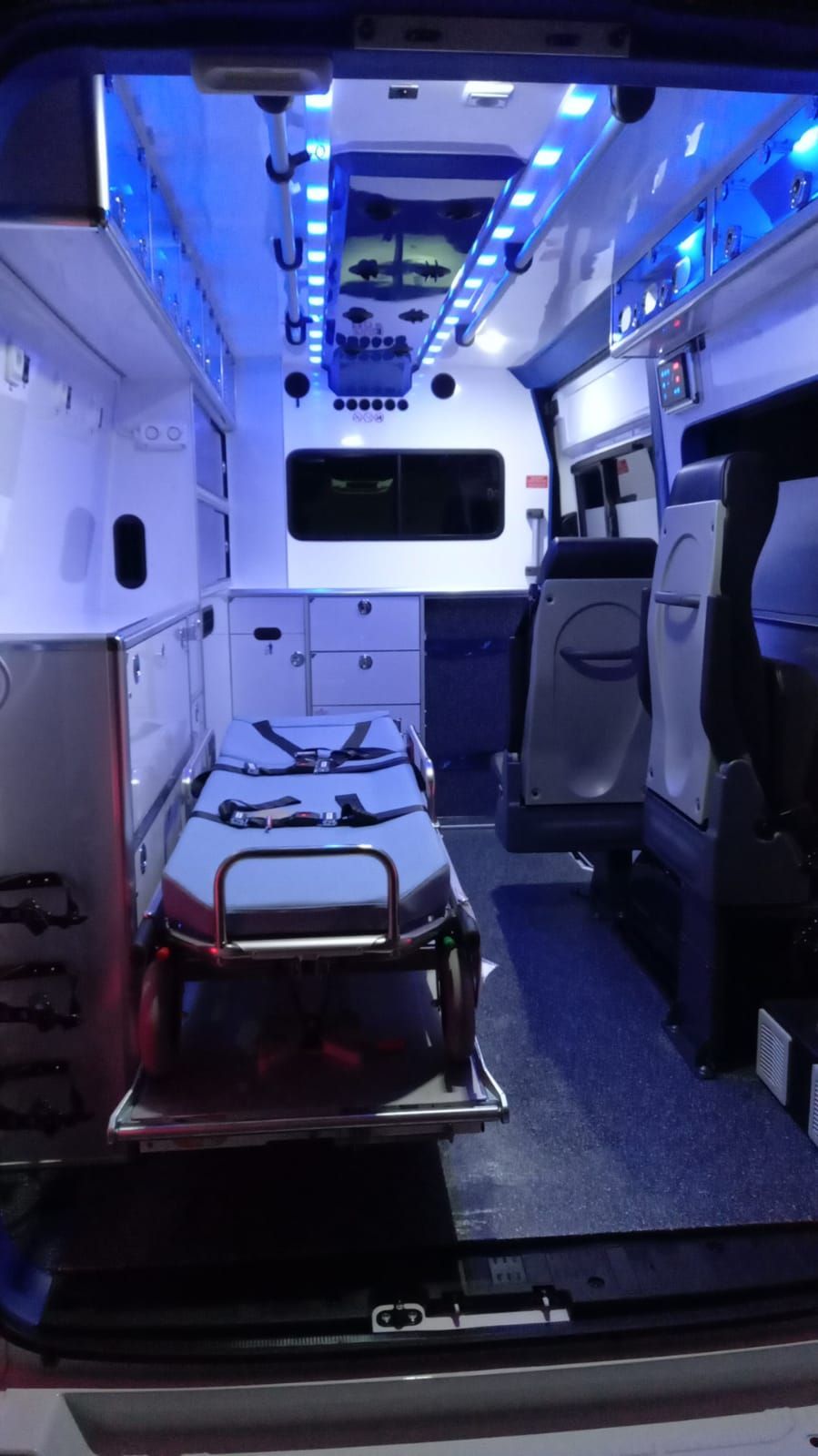 Intérieur d'une de nos ambulances.