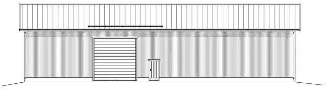 Lagerhusexteriör med rullport, liten dörr och plåttak.