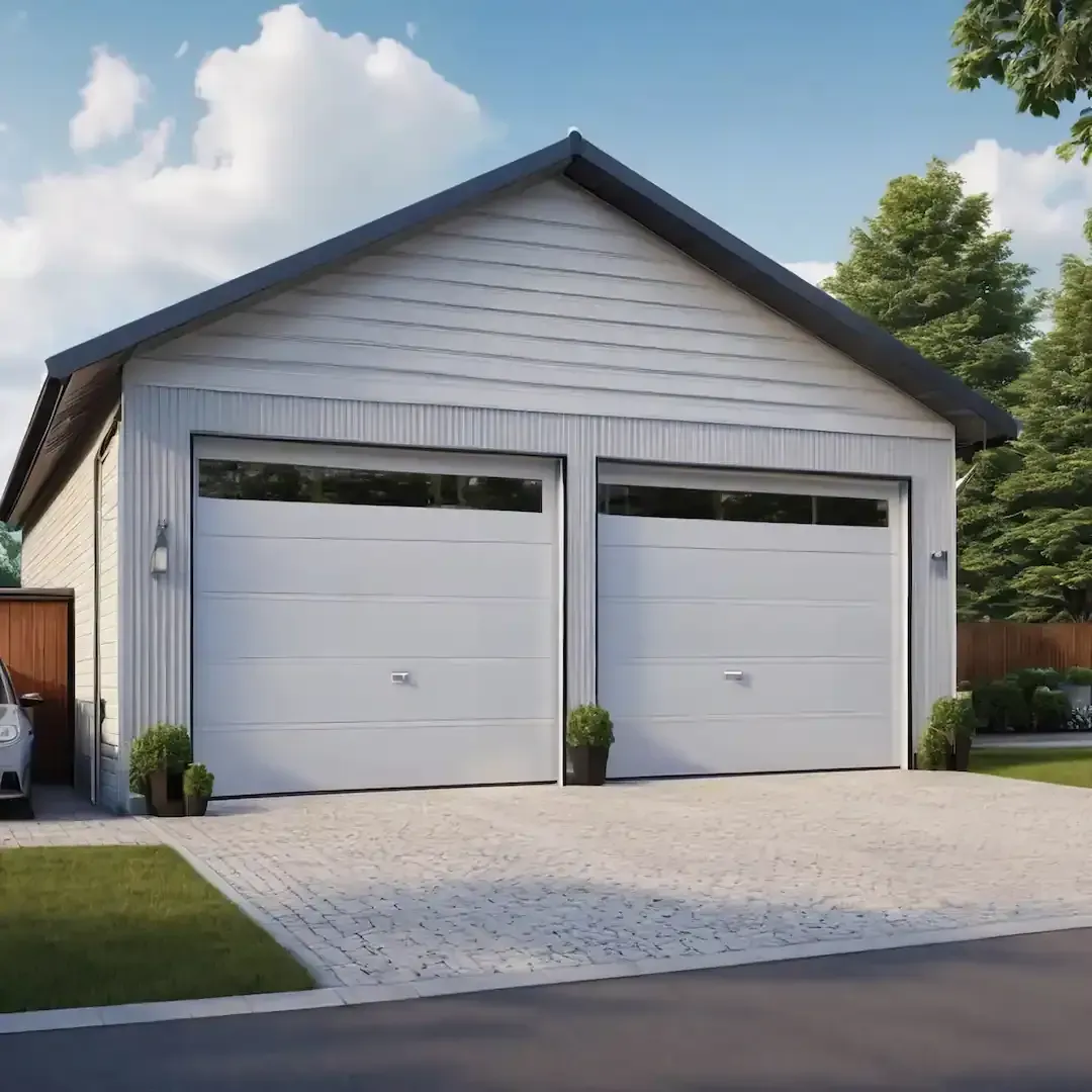 Vitt garage för två bilar med två takportar, tegeluppfart och grön gräsmatta på en solig dag.